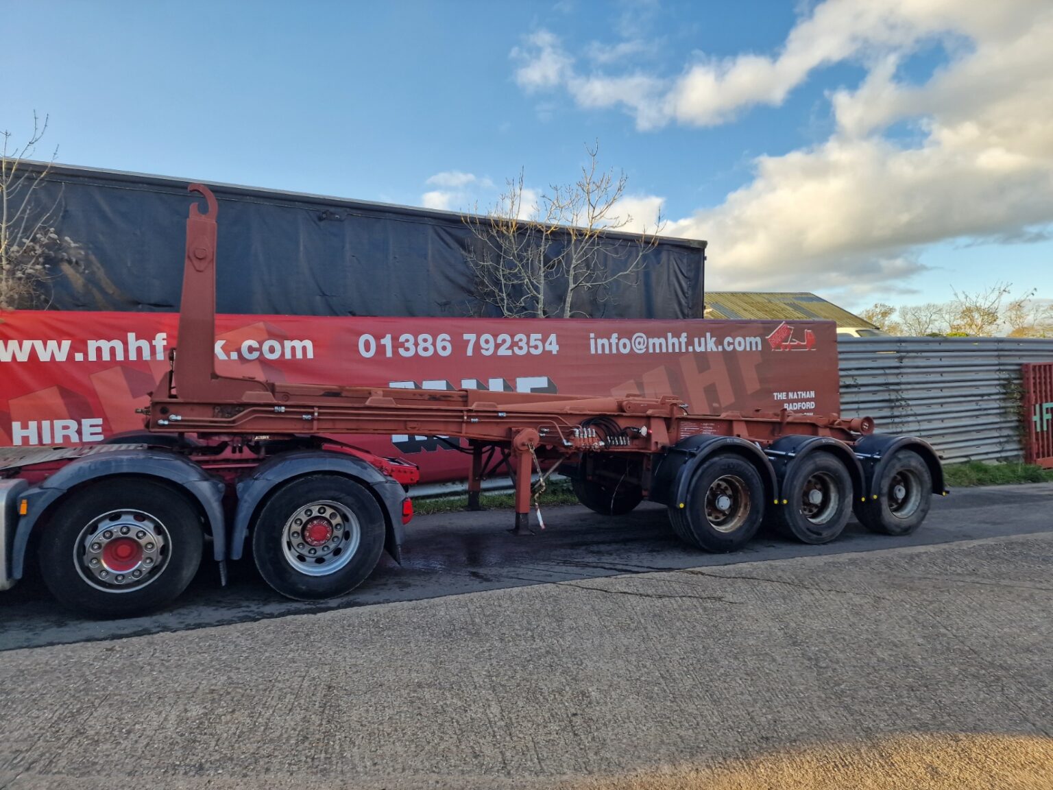 (2000) C060488 tri-axle Artic semi Trailer. Hooklift 20-30ft bins ...