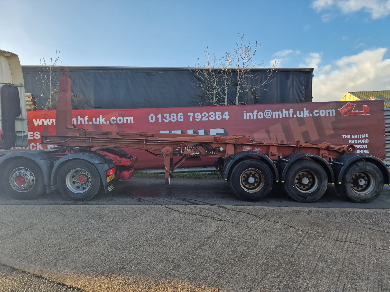 (2000) C060488 tri-axle Artic semi Trailer. Hooklift 20-30ft bins ...